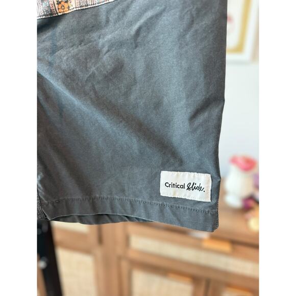 Critical Slide Ceremony Floral Striped 18in Board Short Swim Green Mens Size 30 - Picture 6 of 10